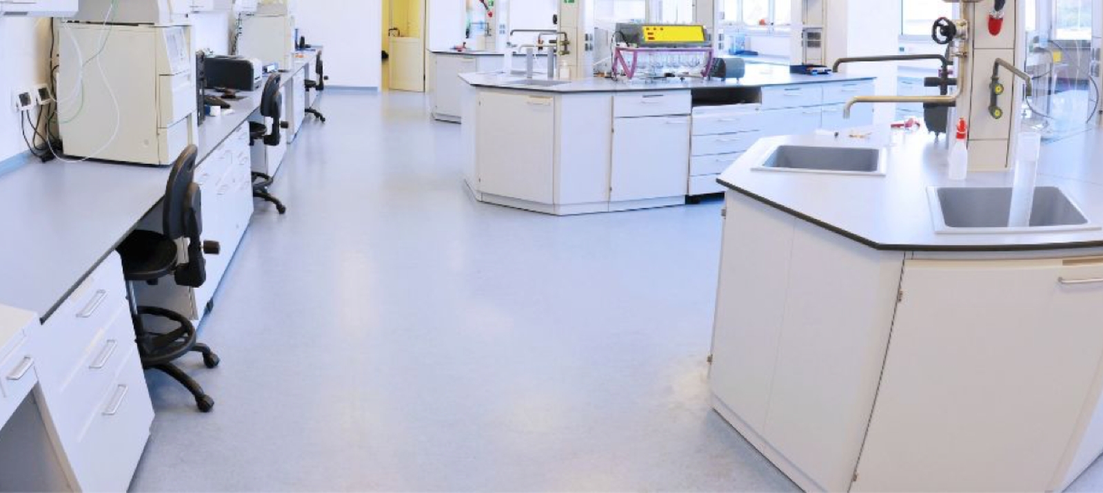 Transparent floor coating